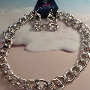 NWT PAPARAZZI SILVER CHAIN ME NOT NECKLACE & EARRING SET